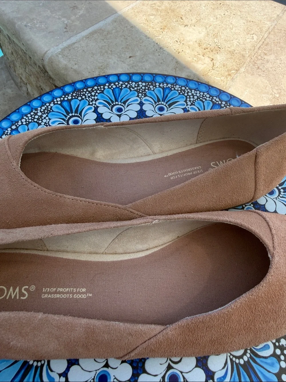 Toms Women's Suede Pointed Flats in Blush Tan